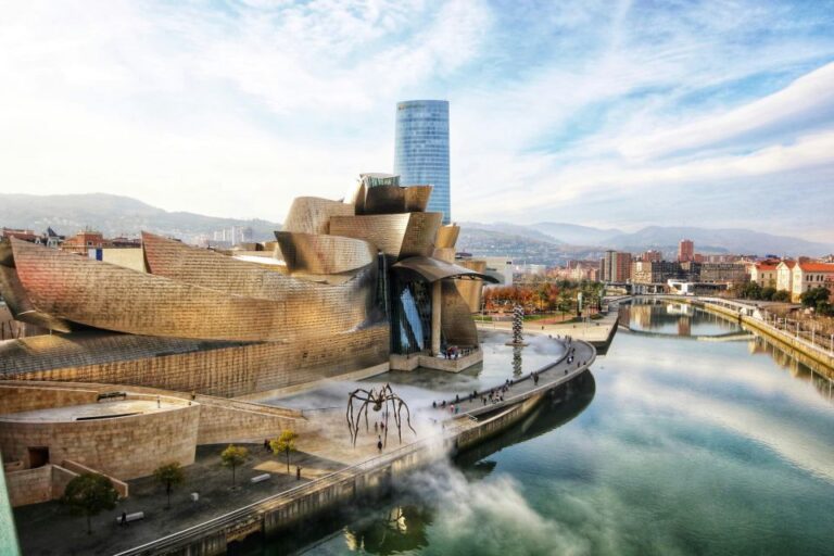 Bilbao: Guggenheim Museum Private Guided Visit