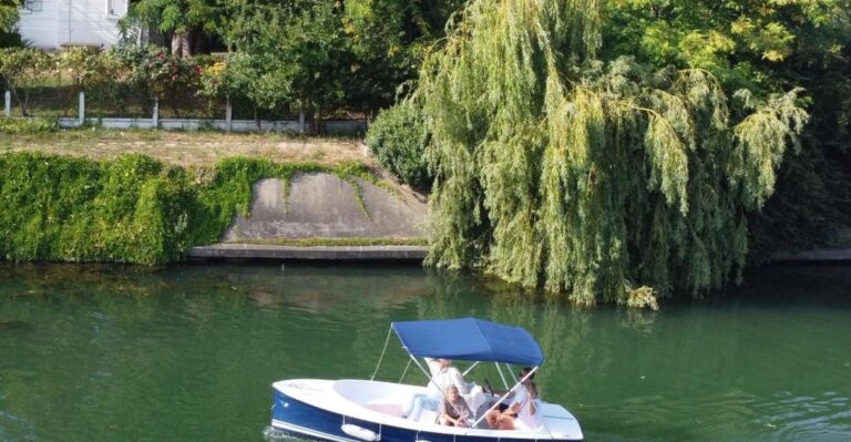 Boat Rental Without a License on the Seine