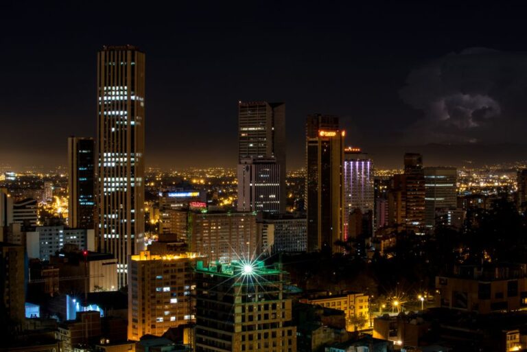 Bogotá: Private Guided Night Tour With Drink