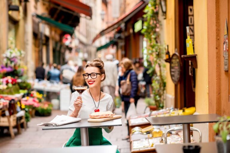 Bologna: Audio-Guided Archiginnasio Visit With Food Tasting