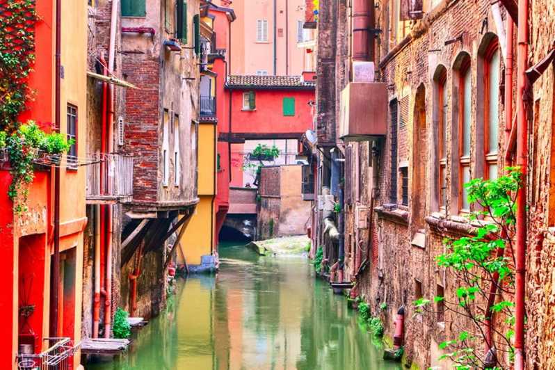 Bologna: Guided Bike Tour With Breakfast