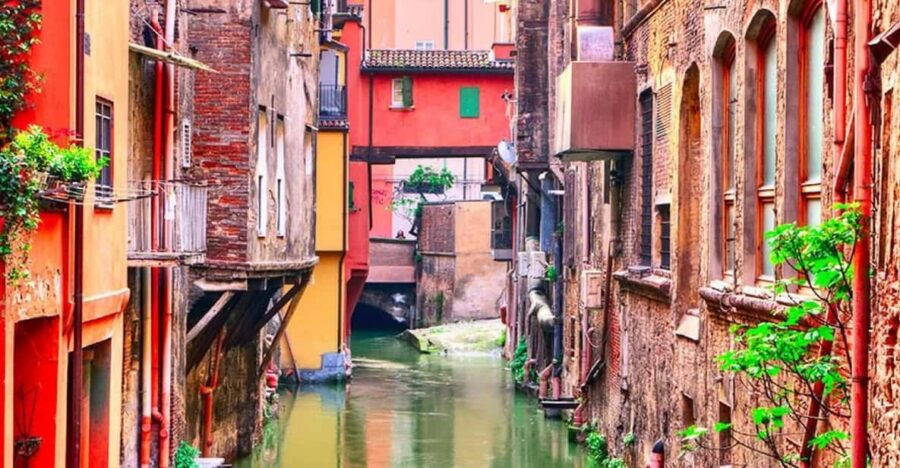 BOLOGNA WATERS and BOLOGNA Dotta: Guided Tour With Breakfast