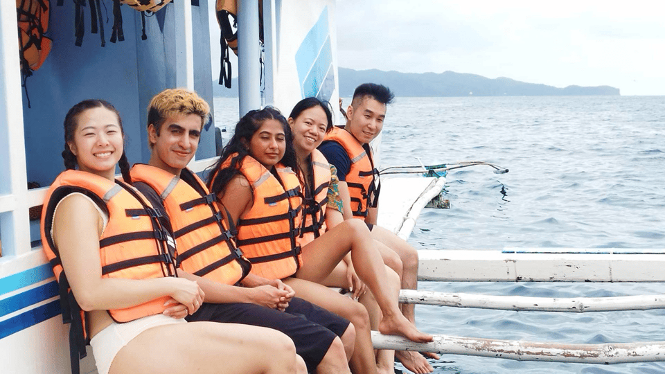 Boracay: Island Hopping Boat Tour With Crystal Cove Entry - Itinerary Highlights