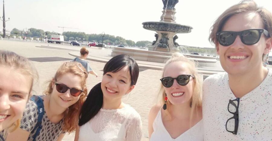Bordeaux: Private Walking Tour + Glass of Bordeaux Wine