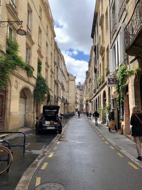 Bordeaux: Wine, Sweet and Savory Food Walking Tour
