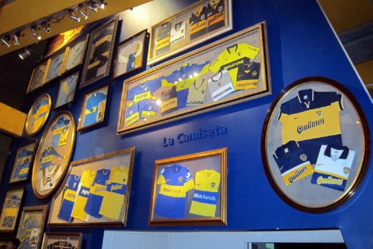 Buenos Aires: Boca Juniors and River Plate + Top Football Museum Tour.