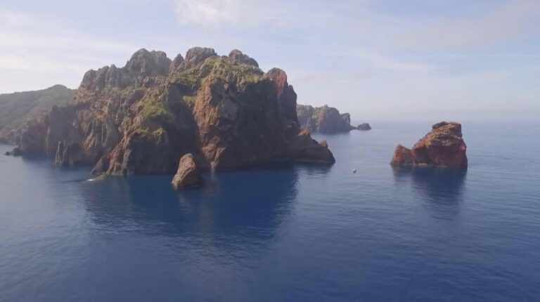 Calvi: Private Boat Tour of Scandola Nature Reserve