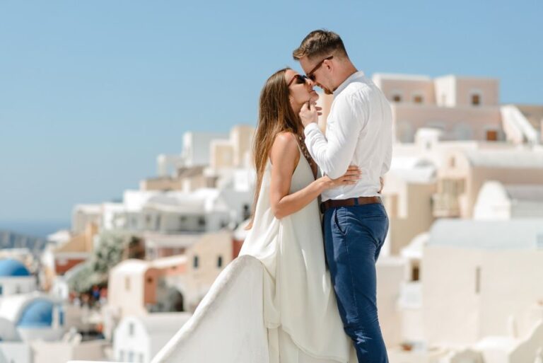 Capture Your Marriage Proposal Memories: Photoshoot in Oia