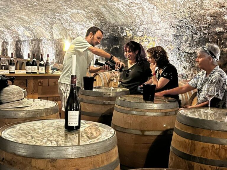 Châteauneuf-du-Pape: Exclusive Private Tour for Connoisseurs