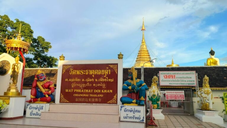 Chiang Mai: Bamboo Rafting and Wat Phra That Doi Kham