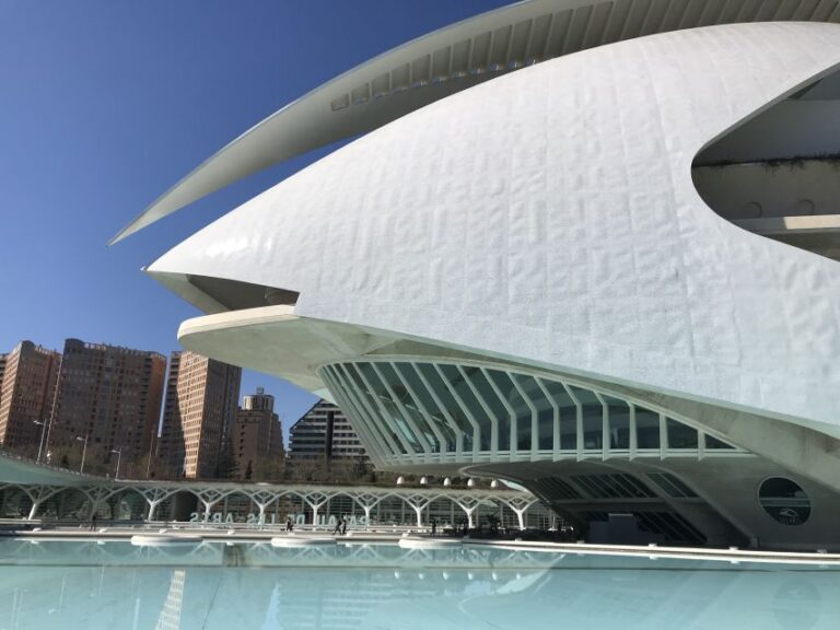 City of Arts & Sciences Tour on Bicycle, E-Bike or E-Step