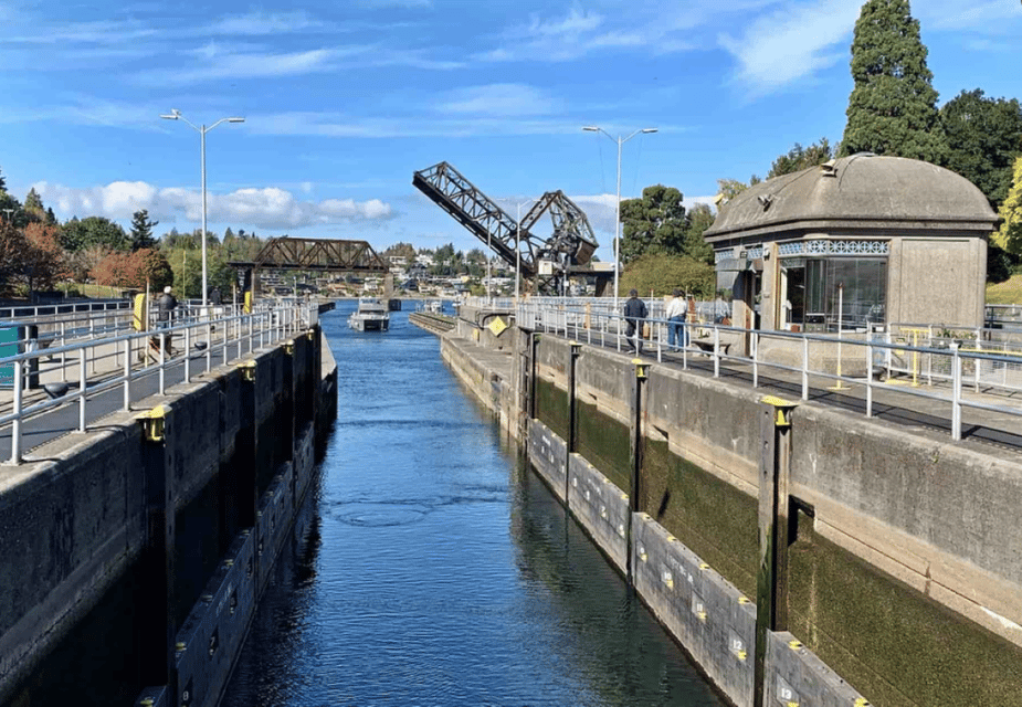 City Sightseeing Seattle: HOHO Bus Tour + Locks Cruise - Tips for Tour Participants