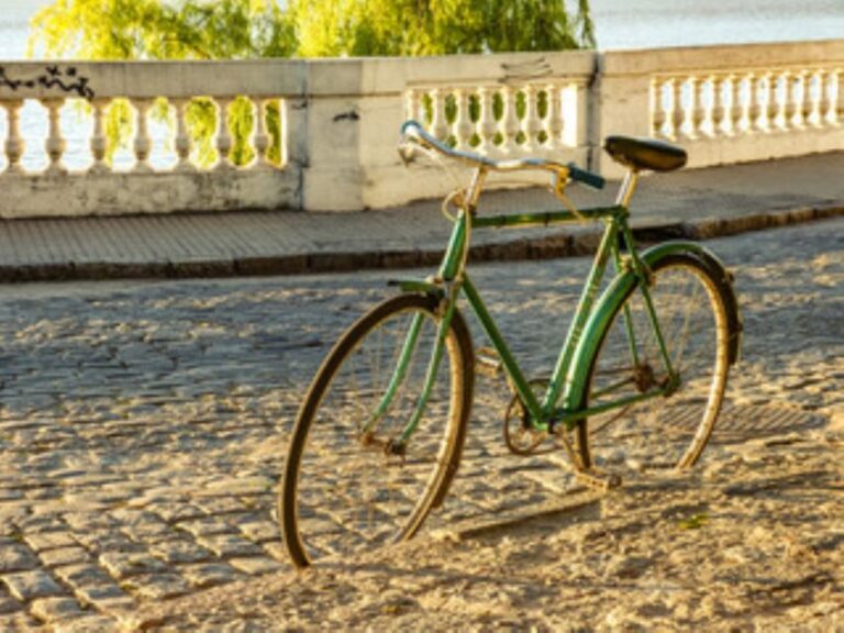 Colonia Del Sacramento: Adventure Sightseeing Bike Tour