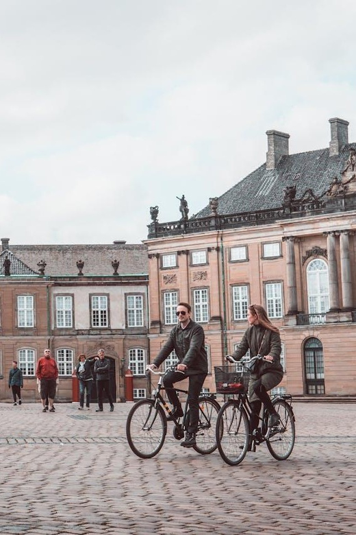 Copenhagen: Christiansborg Palace & Walking Tour in French - Tour Highlights