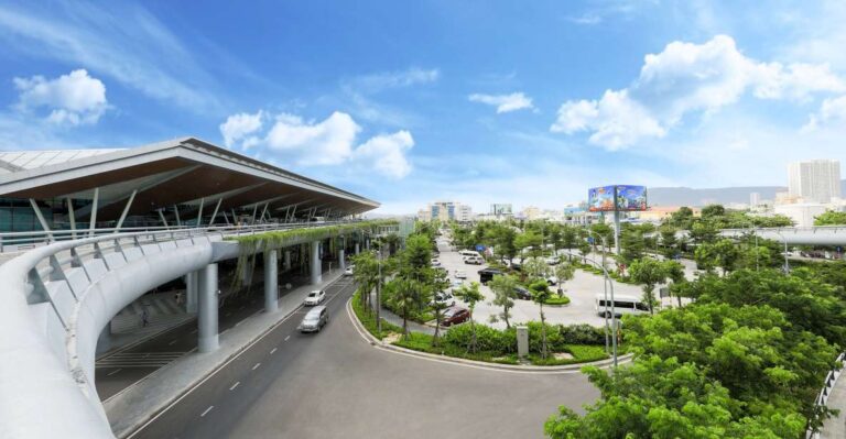 Da Nang : Airport Pick up and Drop off Service Private Car