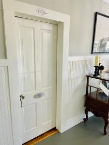 Dabbs Hotel Bed and Breakfast - Hotel Overview and Location