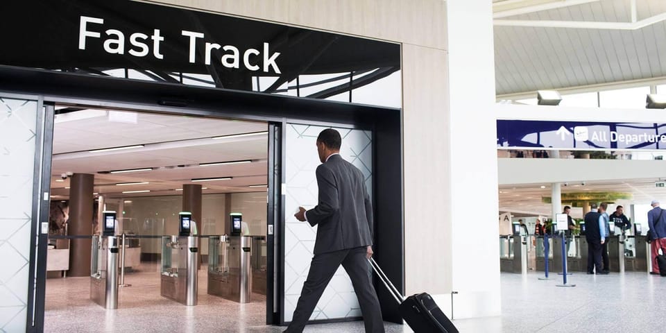 Danang: Fasttrack in Danang Intl. Airport (opt: Transfer) - Service Overview