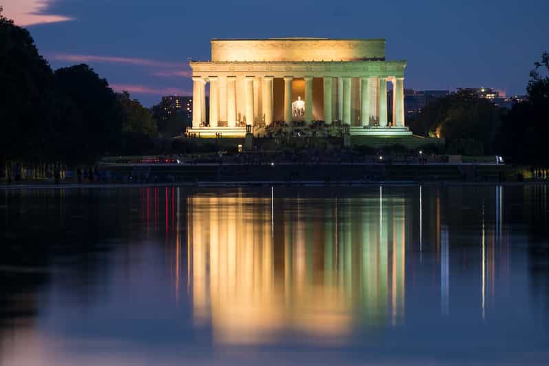 Dc: Monuments & Memorials Sunset Tour With Live Guide