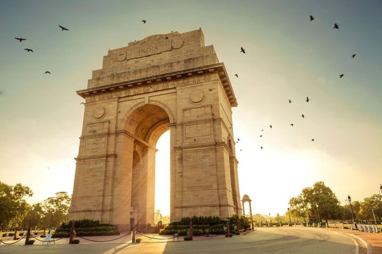 Delhi: Private Day Tour of Old and New Delhi