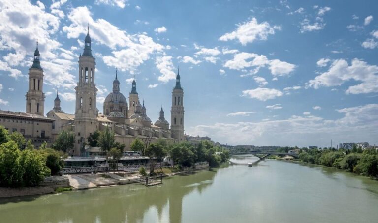 Discover Zaragoza: Complete Tour + Wine and Tapas