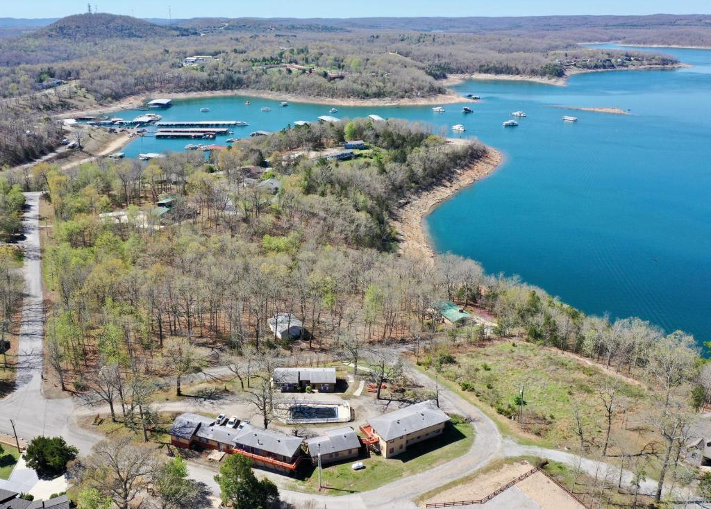 Driftwood Resort Bull Shoals - Hotel Overview and Location