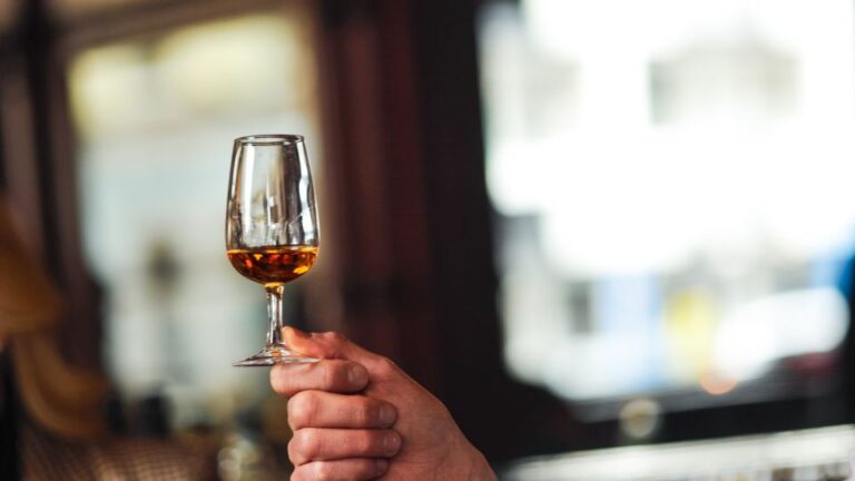 Dublin: Premium Whiskey Tasting Guided by Local Expert