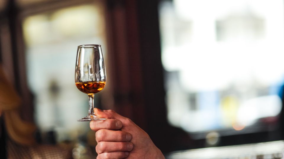 Dublin: Premium Whiskey Tasting Guided by Local Expert - Tour Overview and Pricing