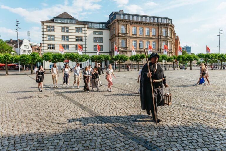 Düsseldorf: Guided Tour With a Night Watchman