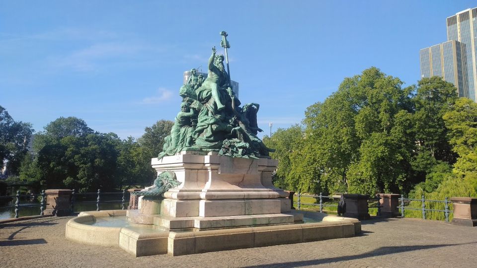 Düsseldorf: Self-Guided Walk Along River Düsseldorf to Old Town - Experience Highlights