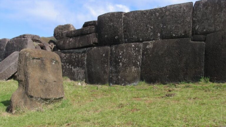 Easter Island: Half-Day Archaeology Tour