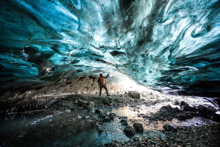 Easy Hike to a Natural Ice Cave From Jökulsárlón