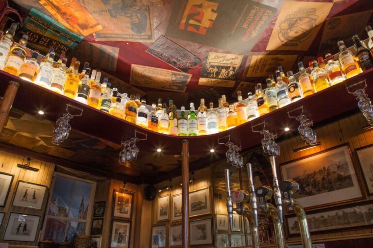 Edinburgh: Guided Whisky Tasting & Walking Tour