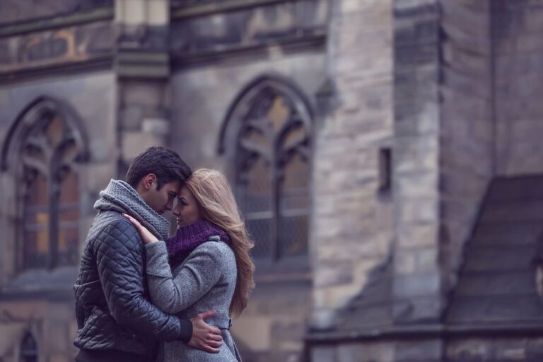 Edinburgh: Romantic Couples Professional Photoshoot