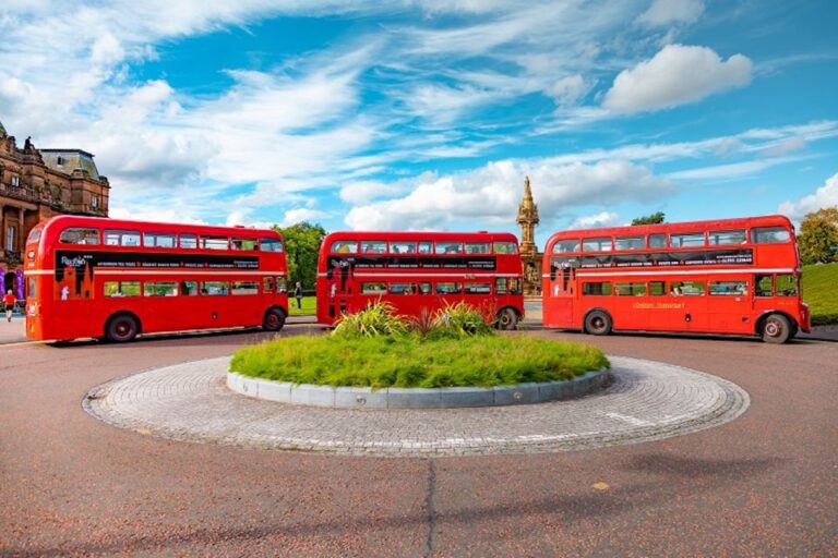 Edinburgh: Vintage Bus Tour With Afternoon Tea or Gin