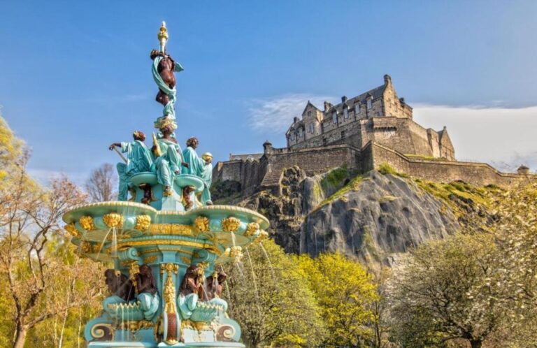 Edinburgh Walk: a Romantic Stroll Through History and Beauty