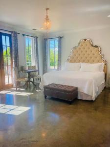 Emigrants Inn - Hotel Overview and Location