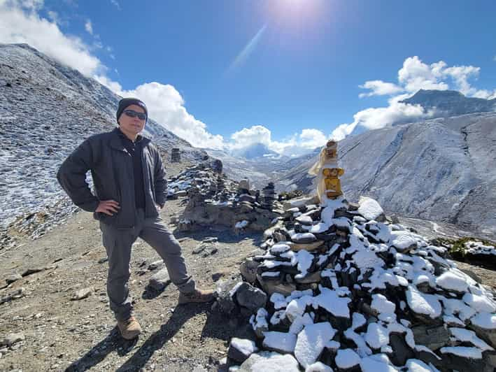 Everest Base Camp – Chola Pass – Gokyo Lake Trek – 17 Days