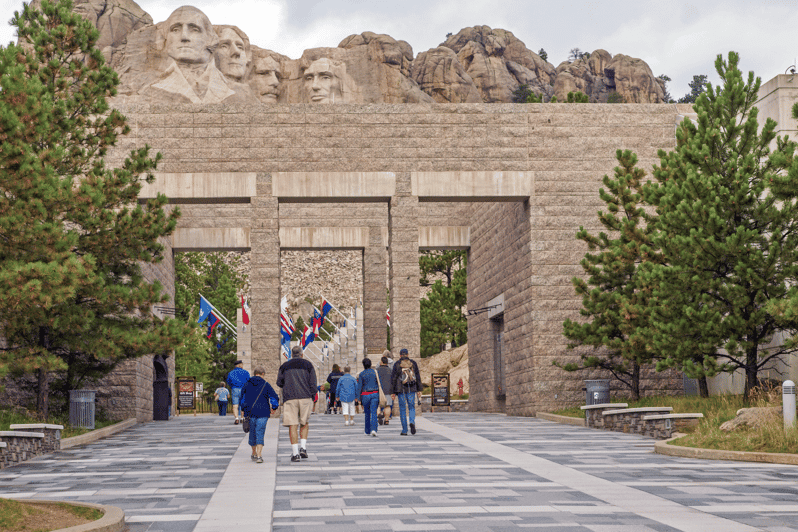 Explore Dakota: Ultimate Driving Tour Bundle - Mount Rushmore Experience