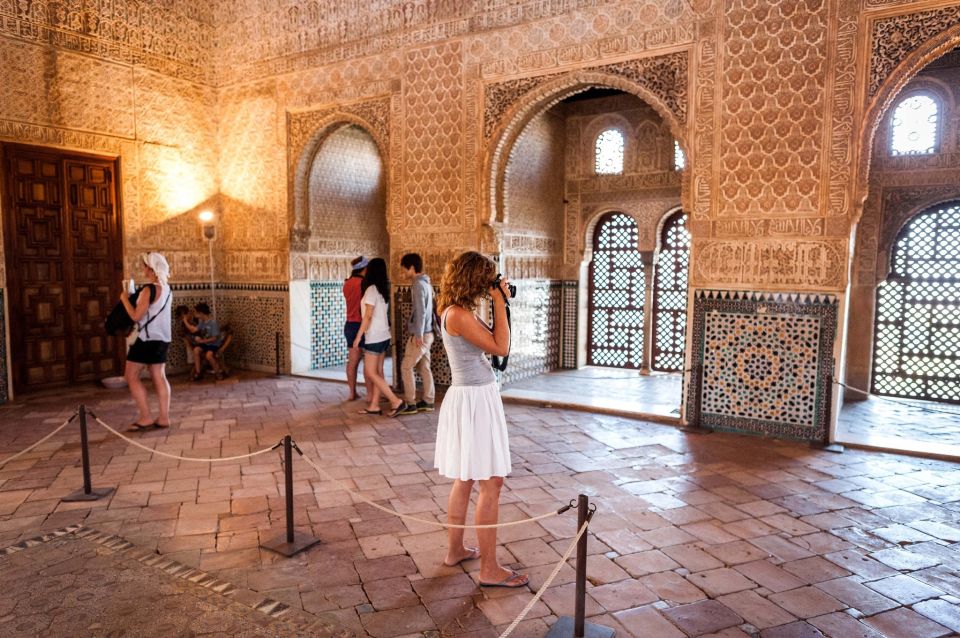 Fast-Track Alhambra & Nasrid Palaces Guided Tour - Overview of the Tour