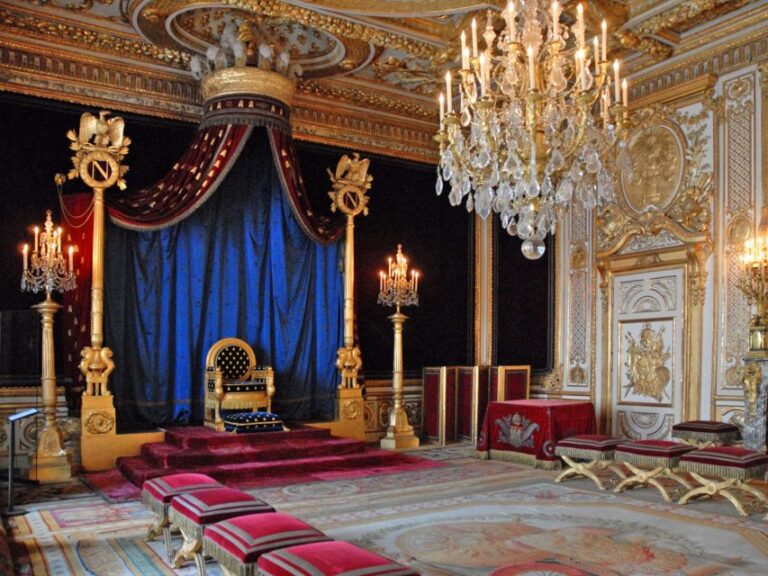 Fontainebleau Palace: Skip-the-Line Small-Group Guided Tour