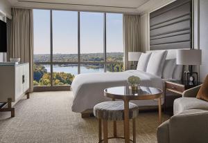 Four Seasons Hotel Austin - Hotel Overview and Location