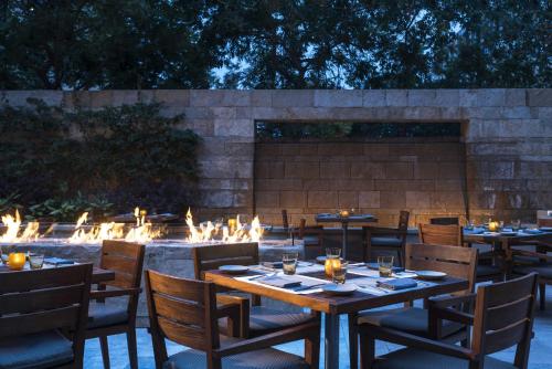 Four Seasons Hotel Silicon Valley at East Palo Alto - Hotel Overview and Location