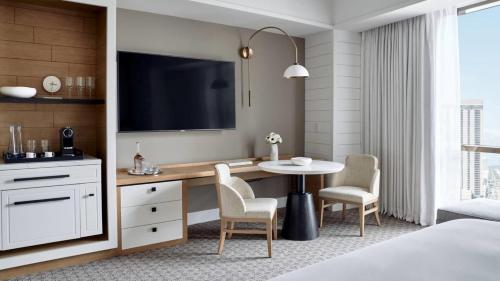 Four Seasons New Orleans - Location Highlights