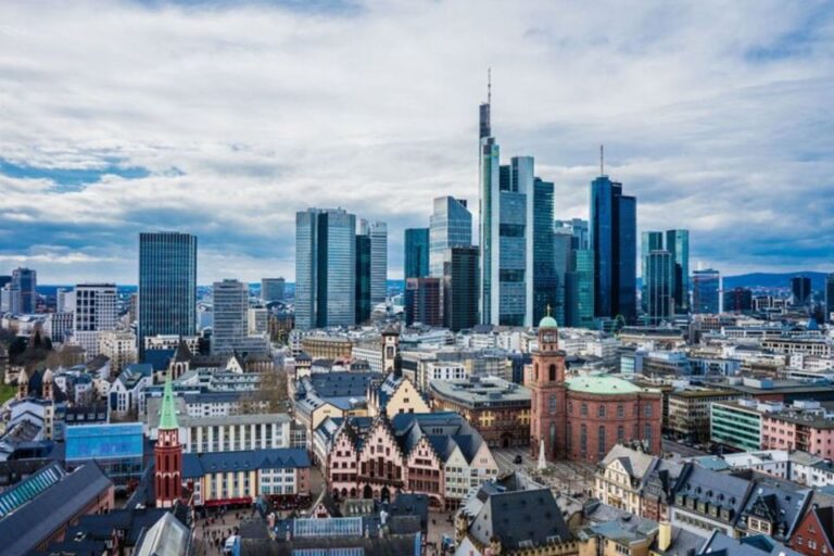 Frankfurt: Private Custom Tour With a Local Guide