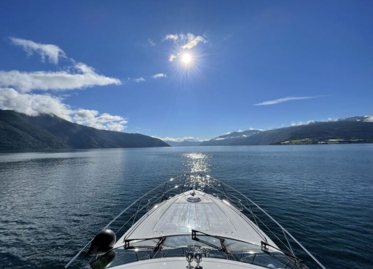 From Bergen: Private Cruise to Bekkjarvik W/ Snacks & Drinks