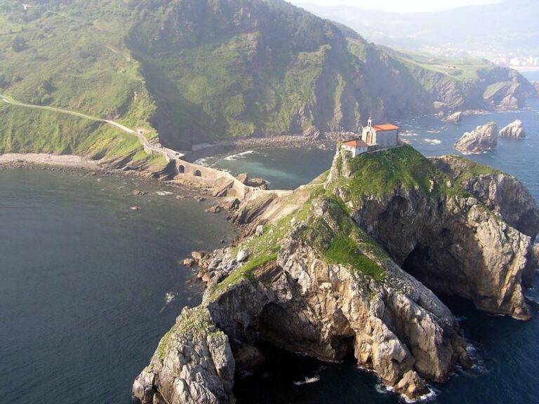 From Bilbao: Gaztelugatxe, Bermeo and Gernika Day Trip