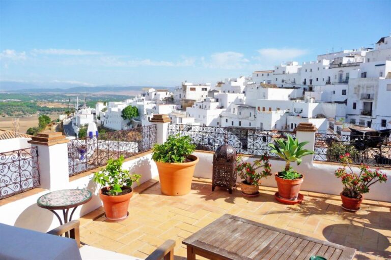 From Cádiz: Private Day Trip to Gibraltar & Vejer Tour