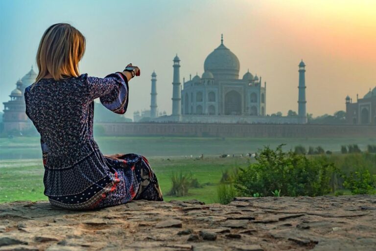 From Delhi – Day Trip of Taj Agra Fort & Baby Taj