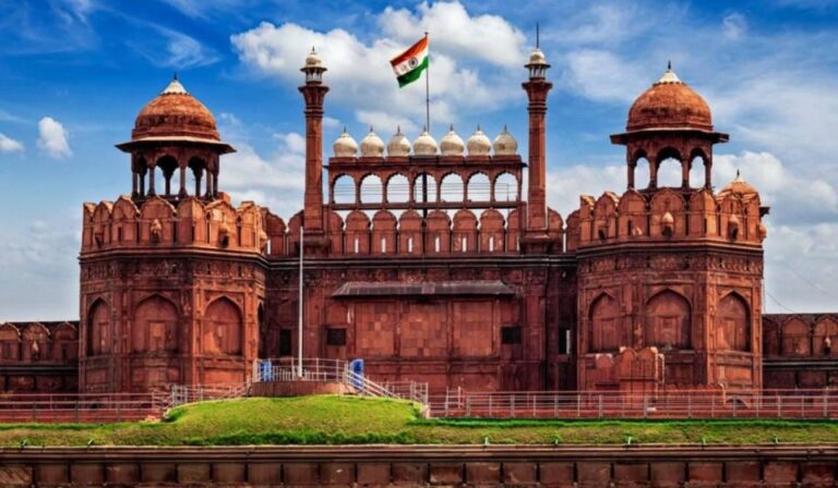 From Delhi: Old and New Delhi Sightseeing Tour With Guide