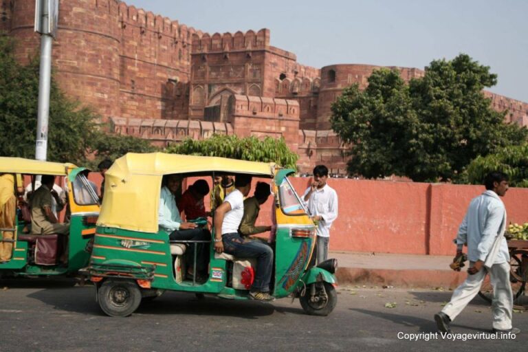 From Delhi: Private Same Day Taj Mahal Tour by Car